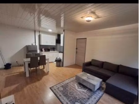 à louer – magnifique t2 meublé  rénové – 45 m² + parking + cave