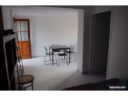 location studio meublé