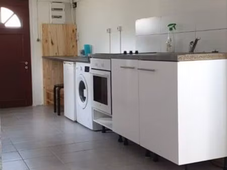 studio propre  calme entièrement équipé