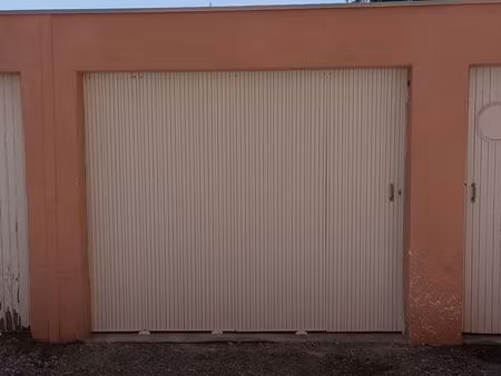 loue garage a orange