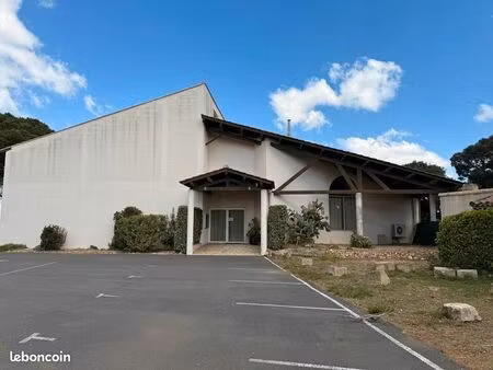 local commercial 700 m² serignan