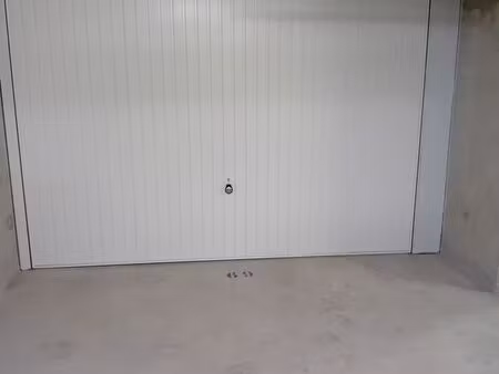 box fermé dans résidence
