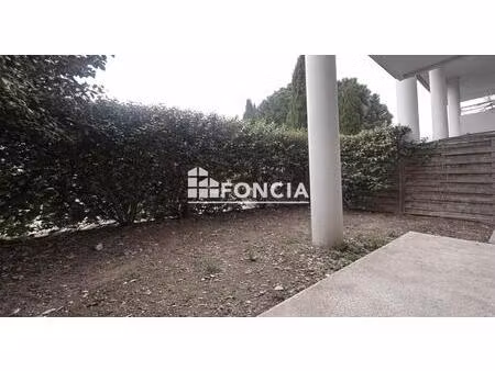 type 2 aucamville avec terrasse jardin et parking privatif