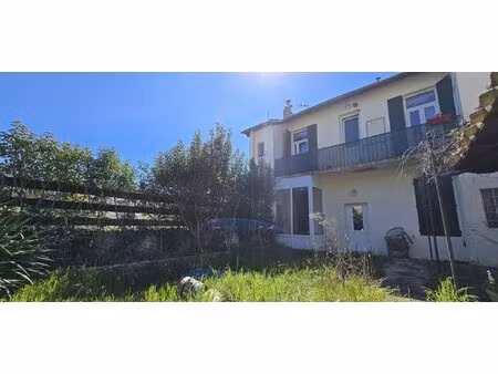 ensemble immobilier de deux logements indépendants