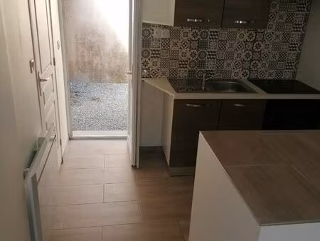 studio souligné sous ballon