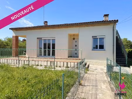 maison lumineuse avec garage sur grand terrain de 3700 m².