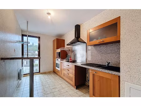 location appartement  m² t-3 à clermont  900 €