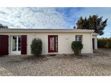 location maison  m² t-5 à saint-just-luzac  1 100 €