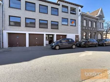 duplex appartement met garage.