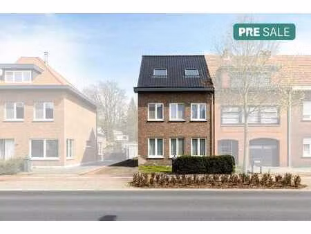 hob de 3 chambres avec magnifique terrain verdoyant à brassc