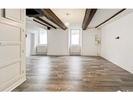 location appartement  94.56 m² t-3 à port-louis  900 €