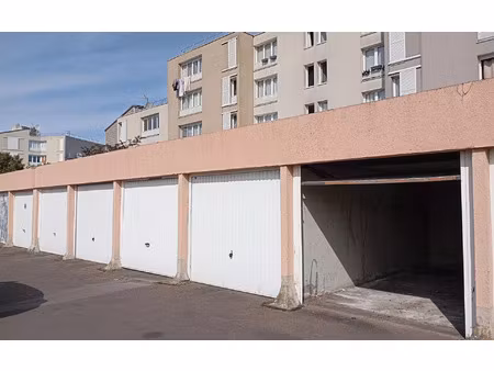 location stationnement  15 m² t- à torcy  100 €