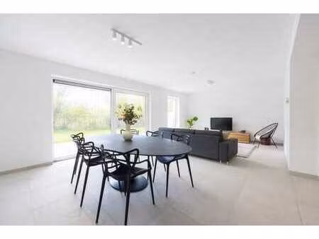 appartement 2 ch  terrasse  jardin  cave et parking