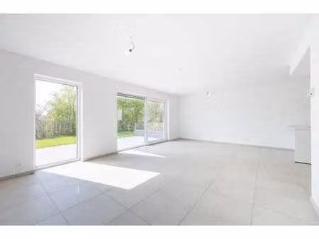 appartement 2ch  terrasse  jardin  cave et parking