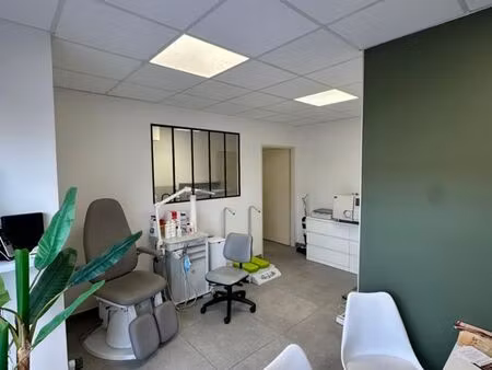 local professionnel dans immeuble neuf