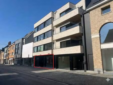 bureau au rez-de-chaussée près du centre de roeselare
