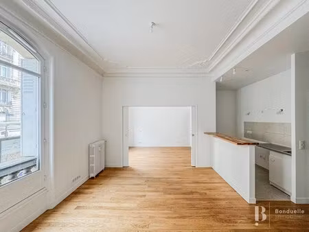 paris xvii - a louer vide - beau souplex de 3 pièces de 76.60 m2 au rez-de-chaussee - 2 ch