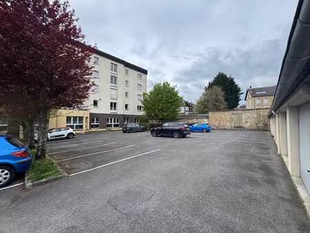 appartement en résidence sécurisée de 75 m2 sh avec 1 garage  1 parking et 1 cave à charle