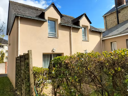 laval rive droite  une maison en copropriété avec jardinet e