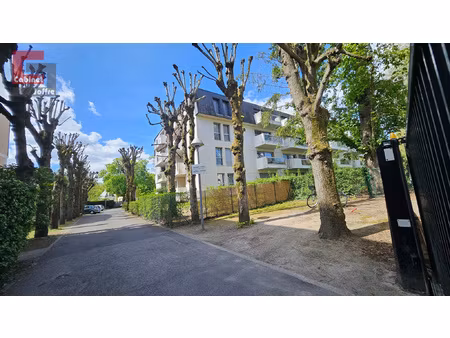 tres agreable studio meuble entre ville et foret avec balcon