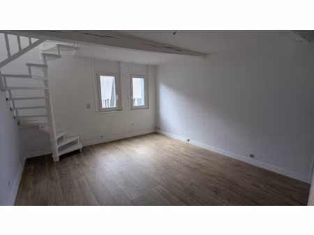 t3 en triplex a louer refait a neuf