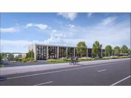 new-build sme unit of 360 m² with 67 m² of office space j...
