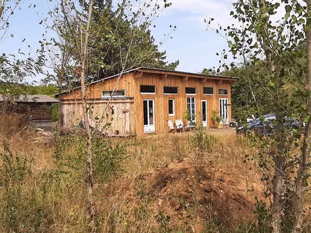 propriété d'exception sur 11 hectares offrant un fort potent