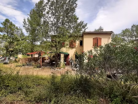 propriété multi-habitations pour projet de vie et activité