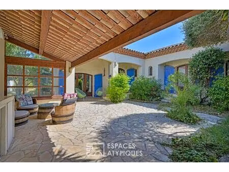 grande maison de charme avec piscine au sein d'un environnement calme