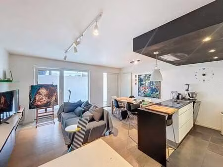 superbe appartement 2 chambres avec balcons et cave