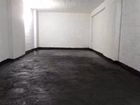 chant d'oiseau/hankar  double box garage en bon état en sous