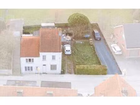 à vendre à meise  projet de rénovation.