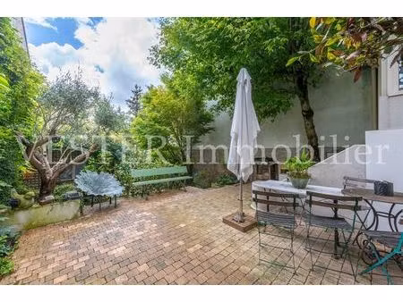 agréable maison de 5 pièces avec 3 chambres  jardin  terrasse et garage