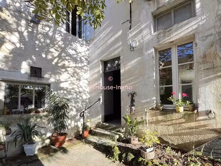 maison bourguignonne avec grange et cour fermée noyers-sur-serein (village classé)