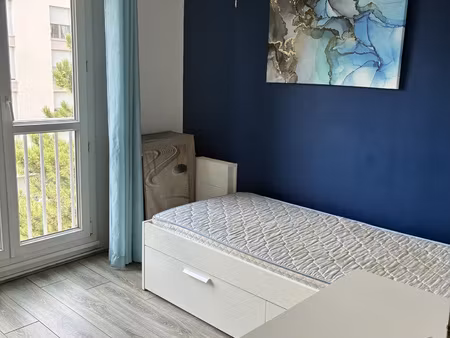 dans un appartement de 77 m2  découvrez cette chambre meublé