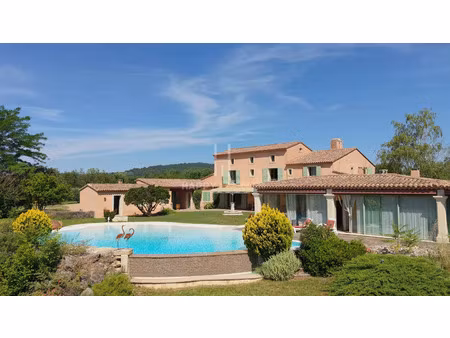 vente maison 10 pièces 600 m² goult (84220)