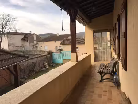 maison à igé  112 m²  avec garage et dépendances aménageabl