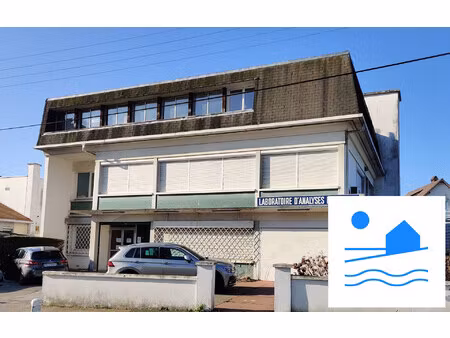 partie d'immeuble  local de 170 m²  bien situé  libre  sur 2 n