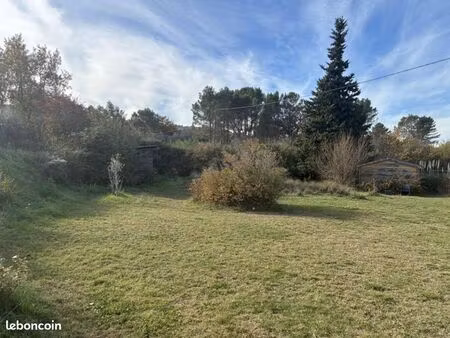 terrain 1 387 m² trets