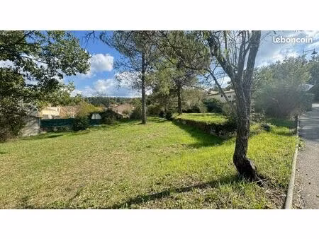 terrain 420 m² trets