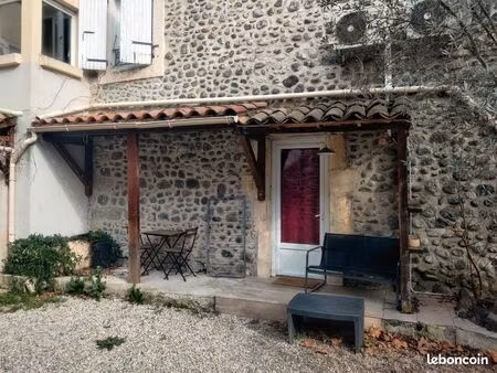 studio meublé avec extérieur à brune