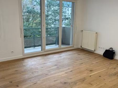 studio 34m² - balcon - parking