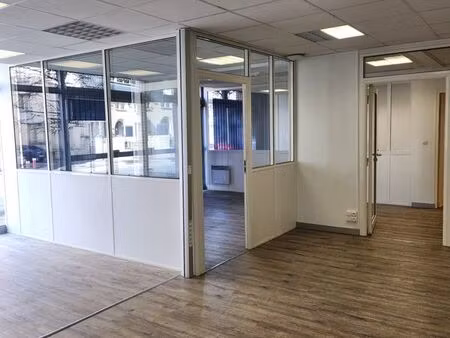 local commercial avec vitrine ~ 110 m²