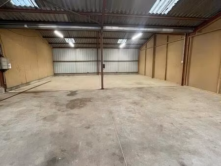 a louer : stockage-atelier-magasin