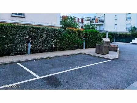 loue parking extérieur le plessis-trévise 94420