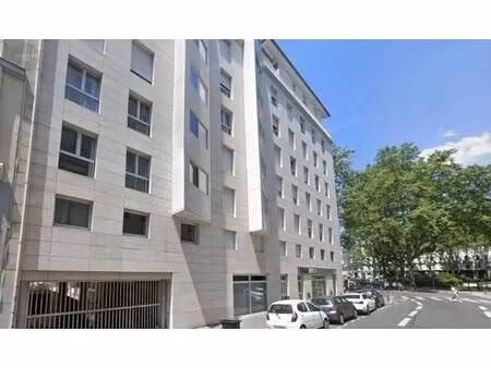 location commerce 90 m²