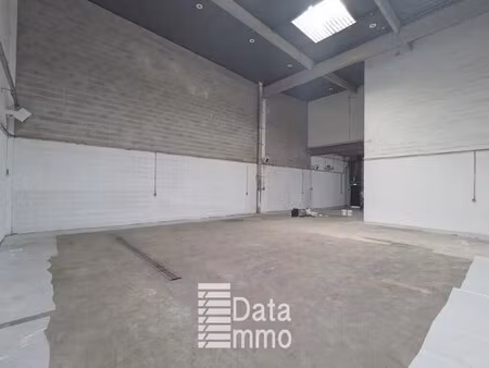 location entrepôt 238 m² à 740 m²
