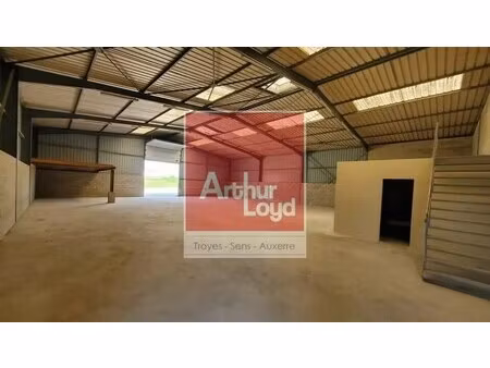 location entrepôt 850 m²