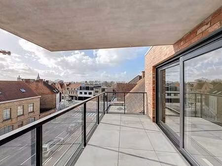 appartement récemment construit avec 2 terrasses et une plac