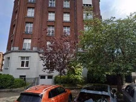 un appartement au 2e étage